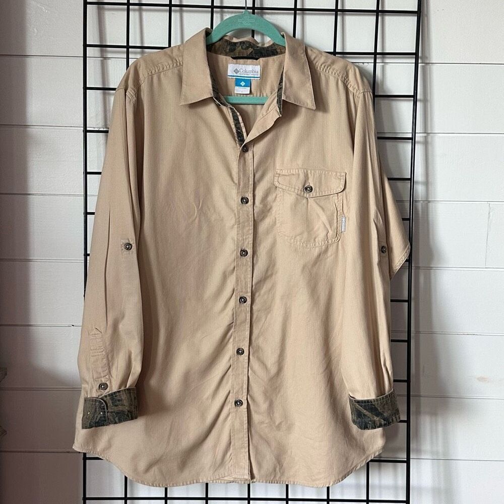 Columbia Button Up Shirt Men’s L Beige Roll‎ Tab Sleeve Flip Cuff Camo
